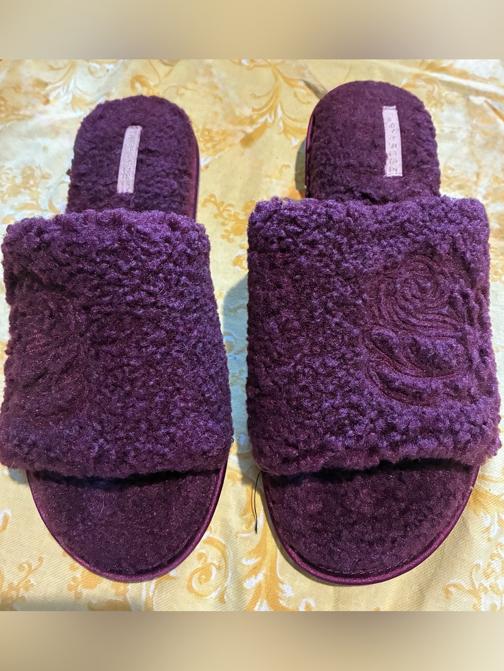 Taryn Rose Purple w/Red Embroidered Rose Slippers. Size 8. NWT.